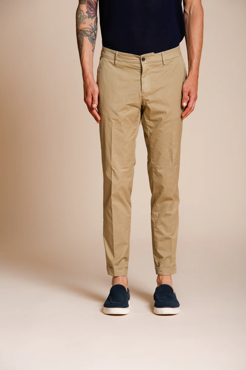 Milano pantalone chino uomo in gabardina stretch extra slim fit ①