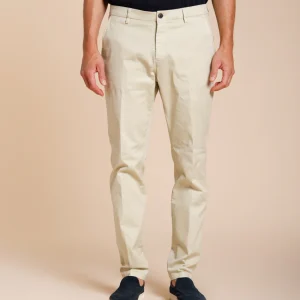 Osaka pantalone chino uomo in tricotina fine di cotone e lyocell carrot fit
