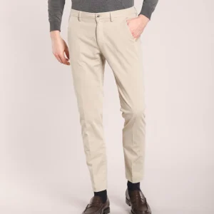 Torino pantalone chino uomo in gabardina slim fit ①