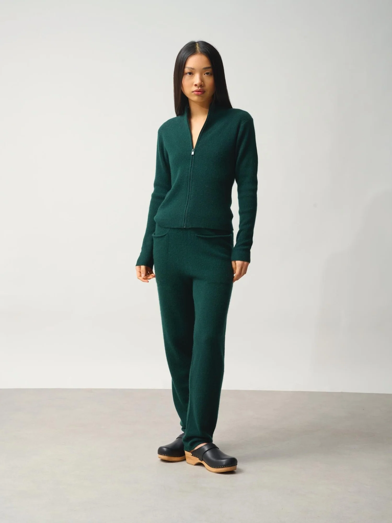 ALBERTE gilet zippé col montant cyprès 100% cachemire – Image 4