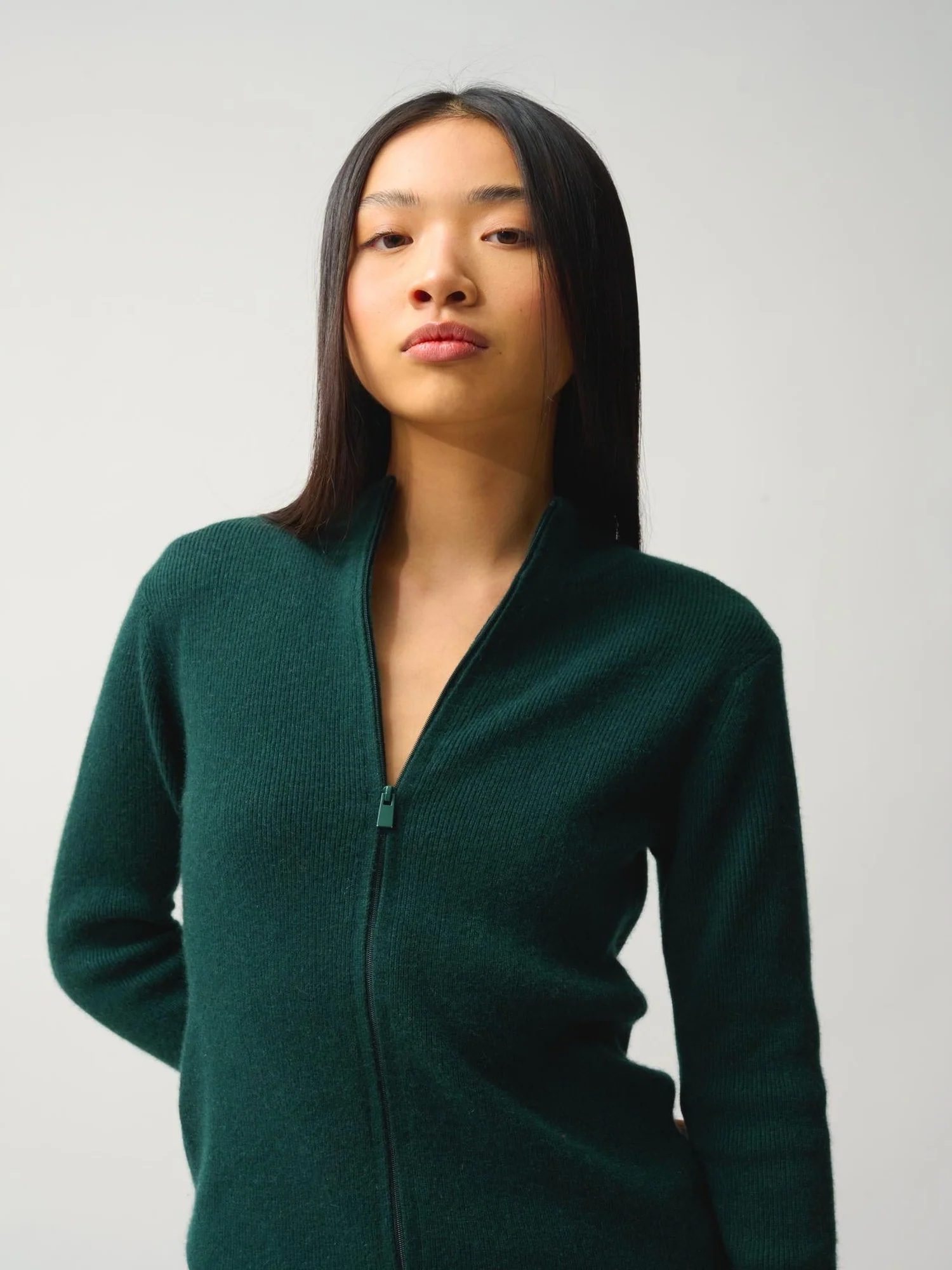 ALBERTE gilet zippé col montant cyprès 100% cachemire – Image 5