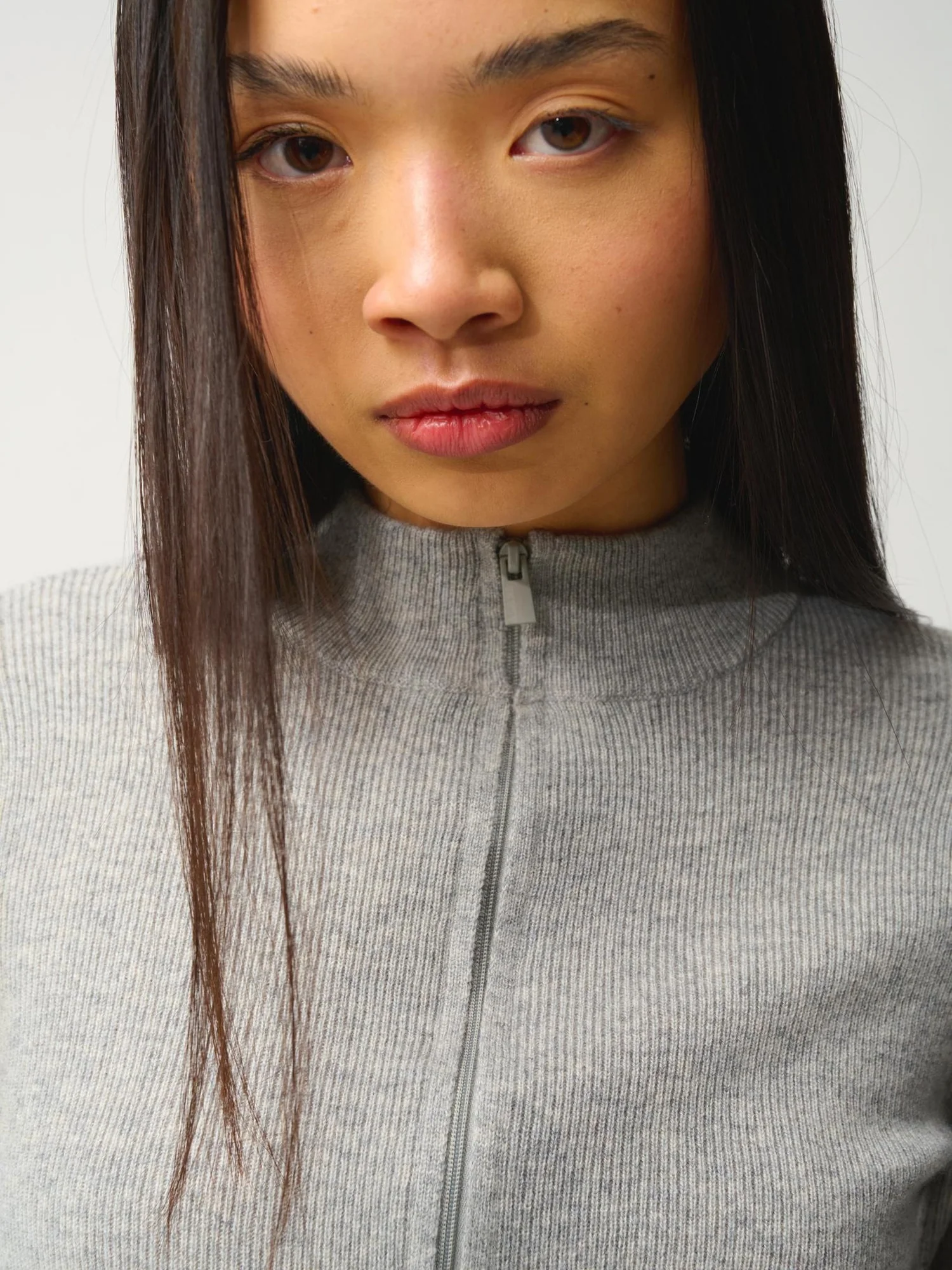 ALBERTE gilet zippé col montant gris chiné 100% cachemire – Image 2