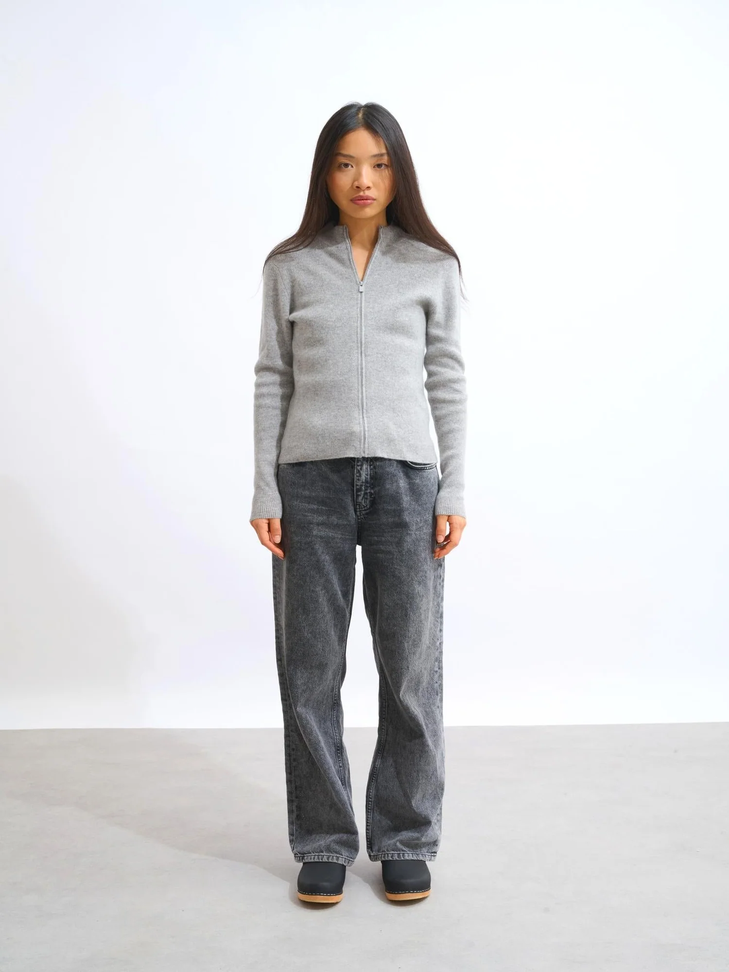 ALBERTE gilet zippé col montant nuage chiné 100% cachemire – Image 2