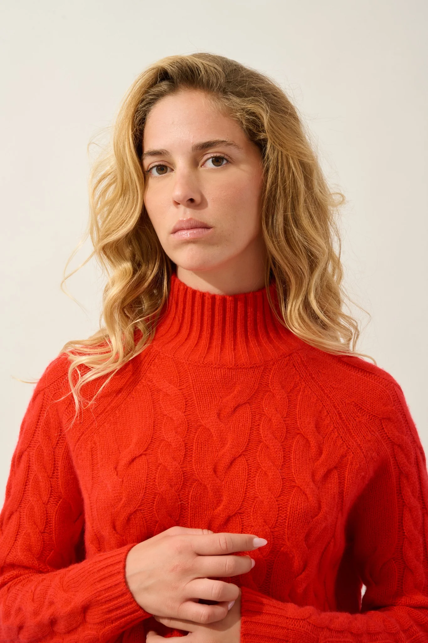 AMARIEL pull col montant 6 fils carmin 100% cachemire – Image 5