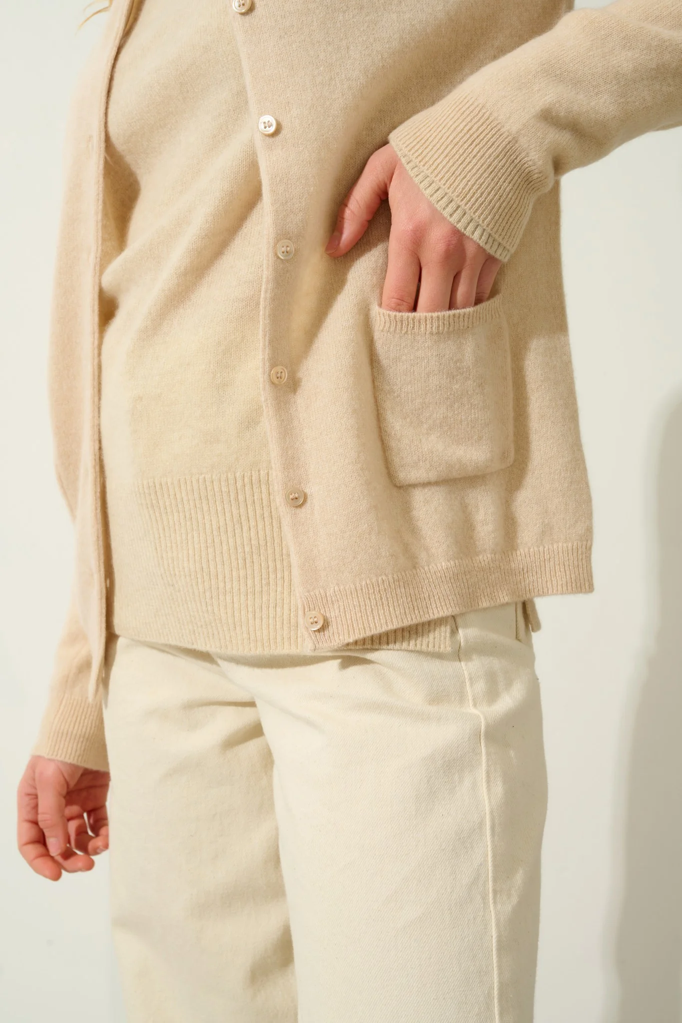 CARON cardigan col rond sable 100% cachemire – Image 4