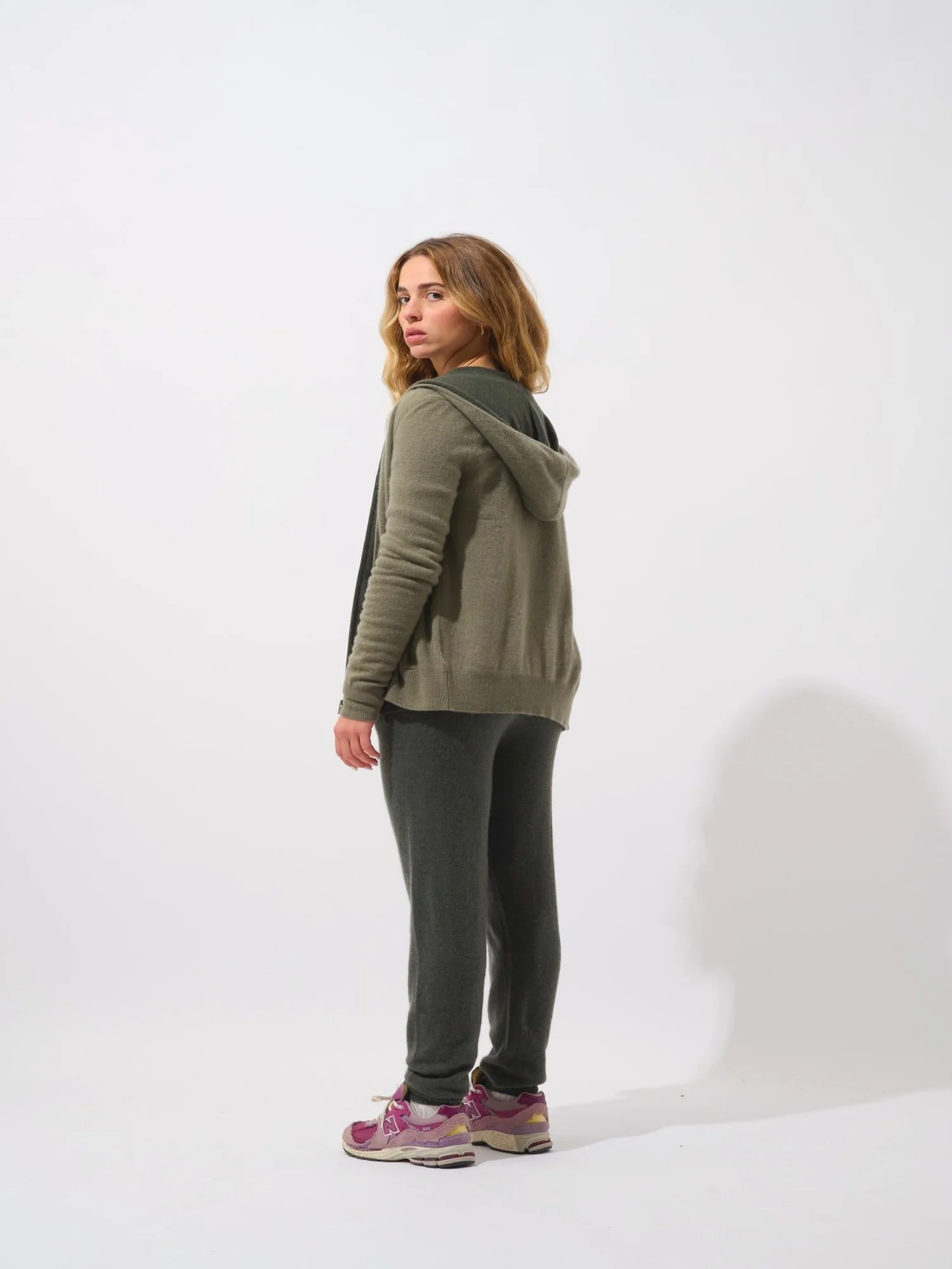 COLOMBIS gilet zippé capuche army 100% cachemire – Image 2