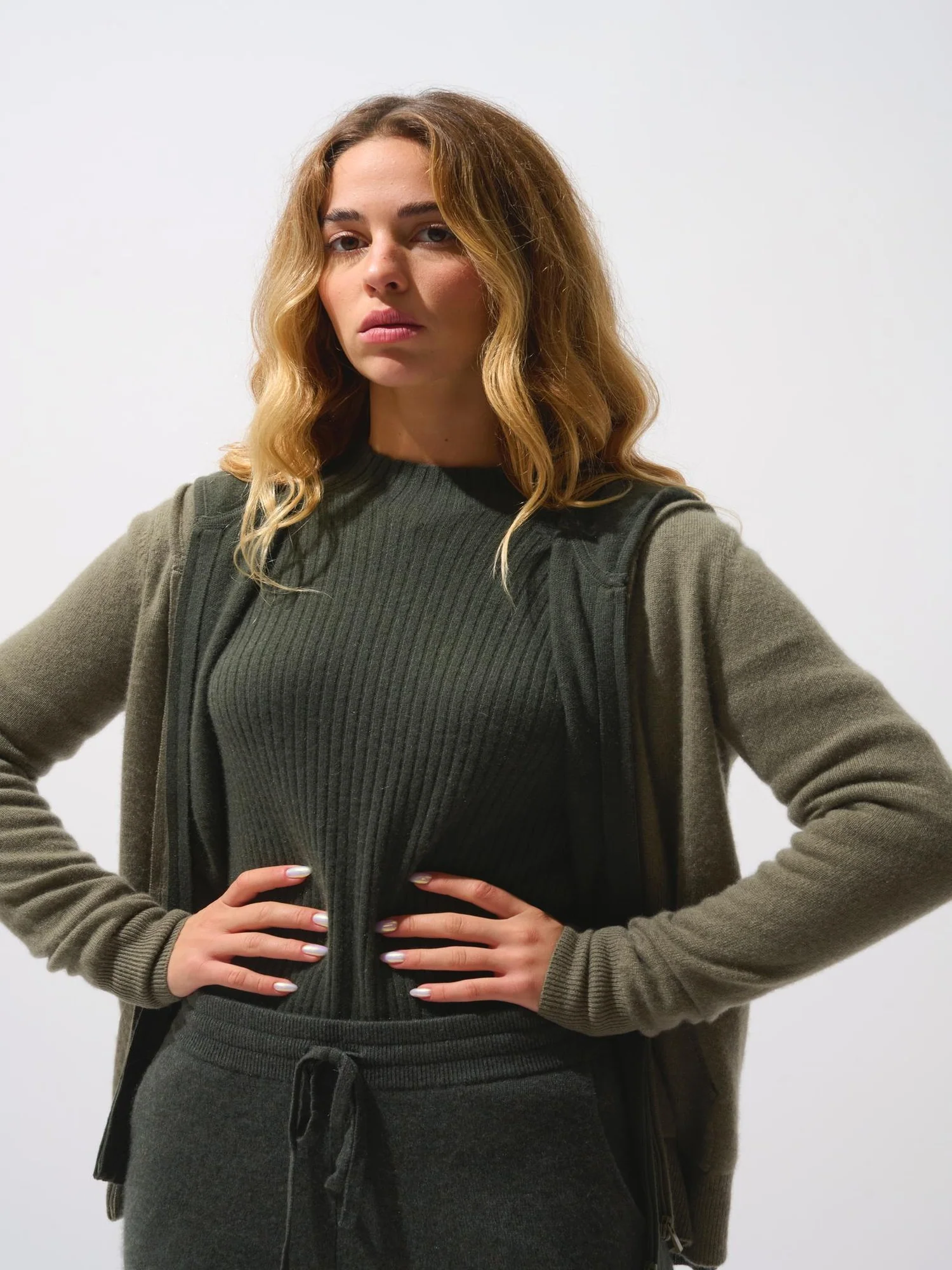 COLOMBIS gilet zippé capuche army 100% cachemire – Image 4