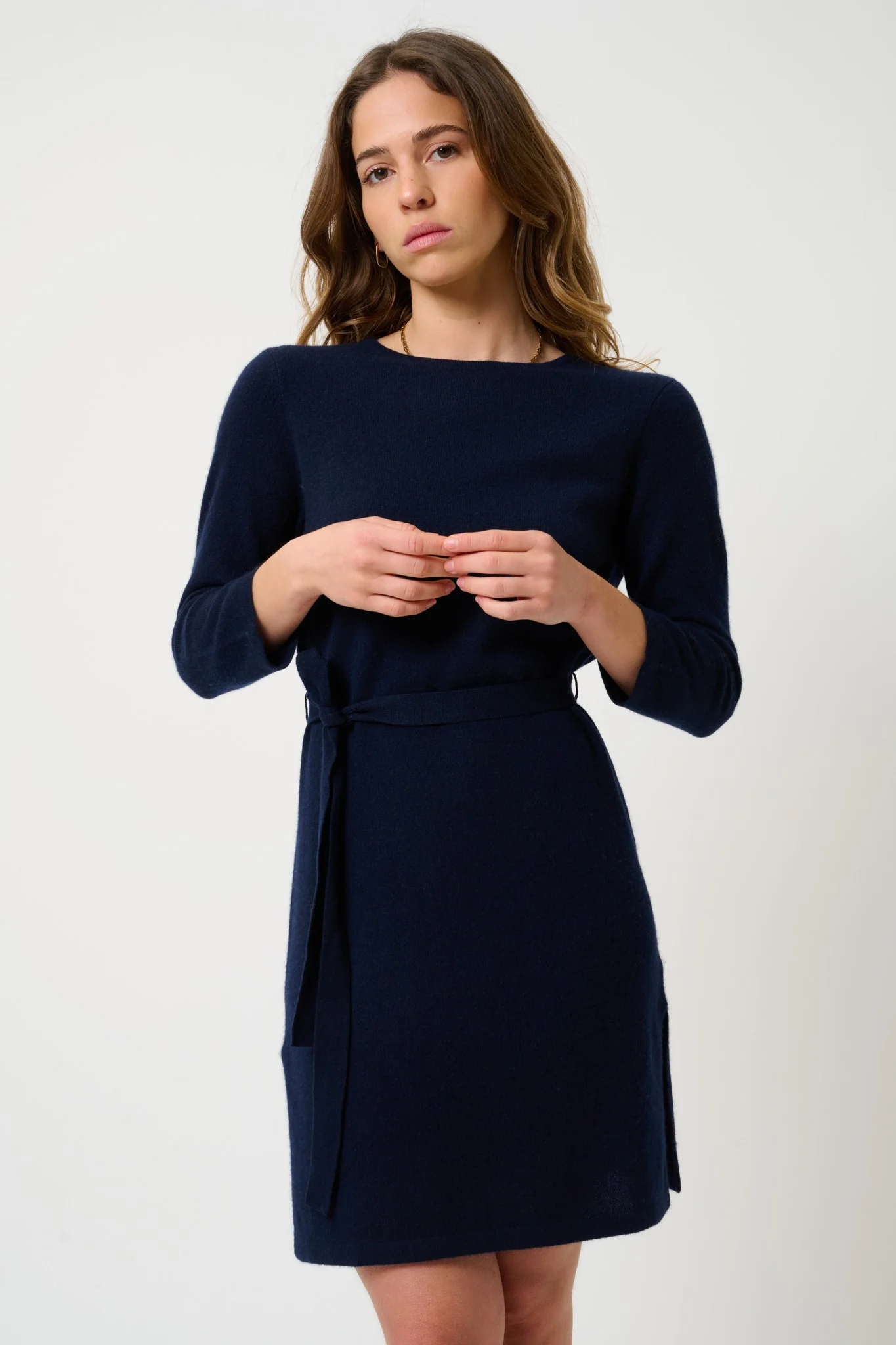 CONISTON robe col rond avec ceinture navy 100% cachemire – Image 2