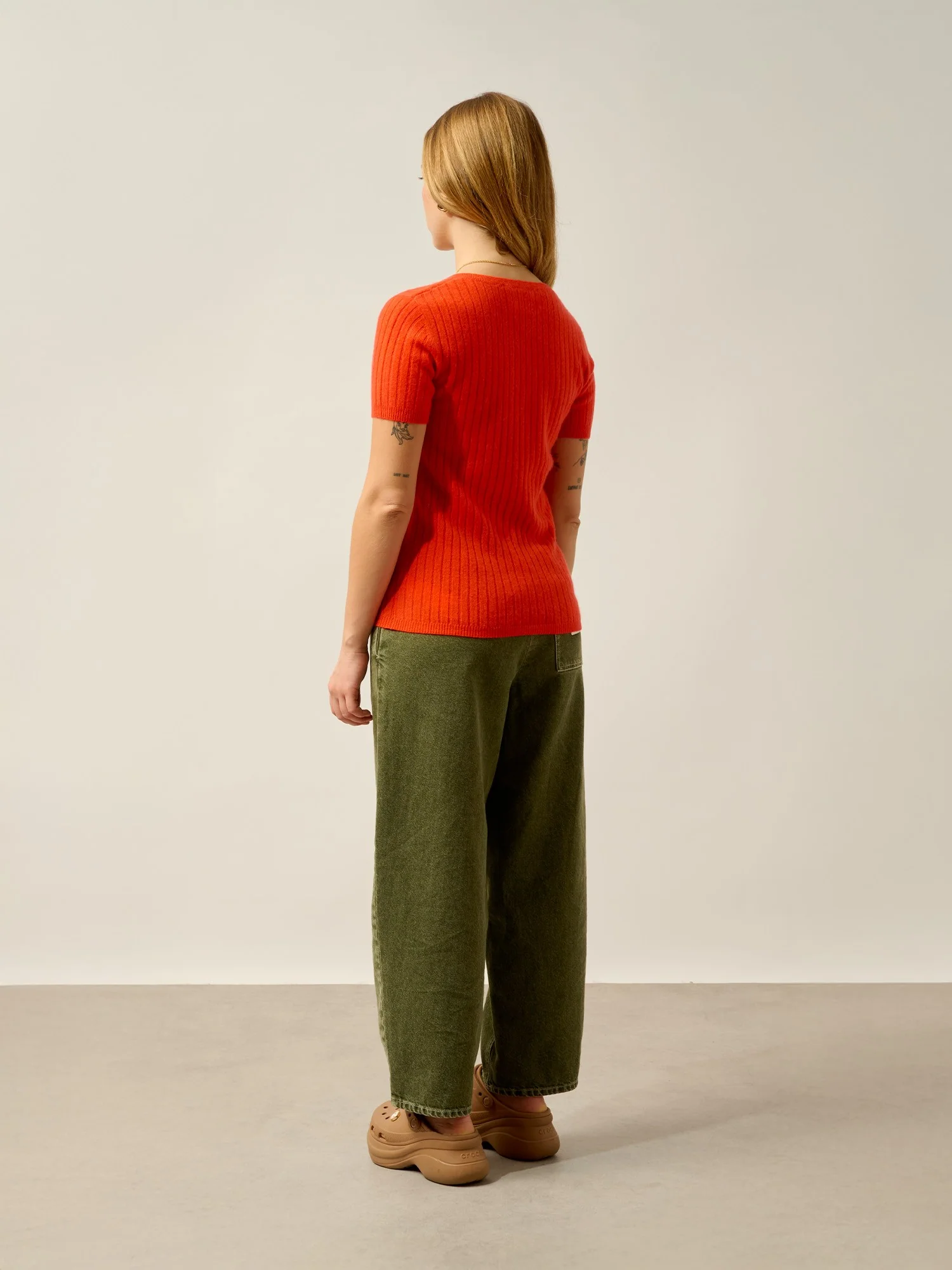 EIRA t-shirt col v orange 100% cachemire – Image 3