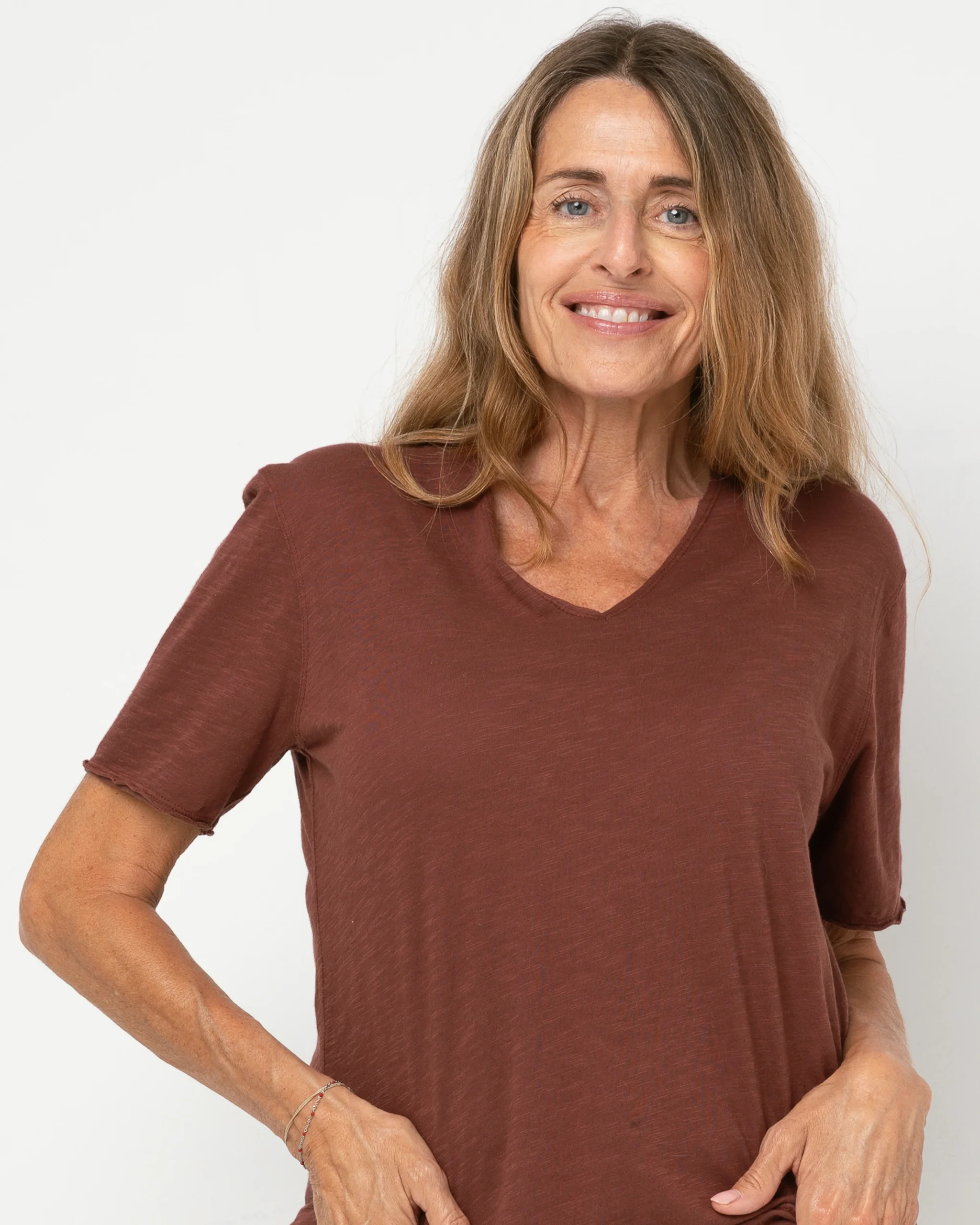 T-shirt EASYY col V - 100% coton - 625PLUM – Image 4