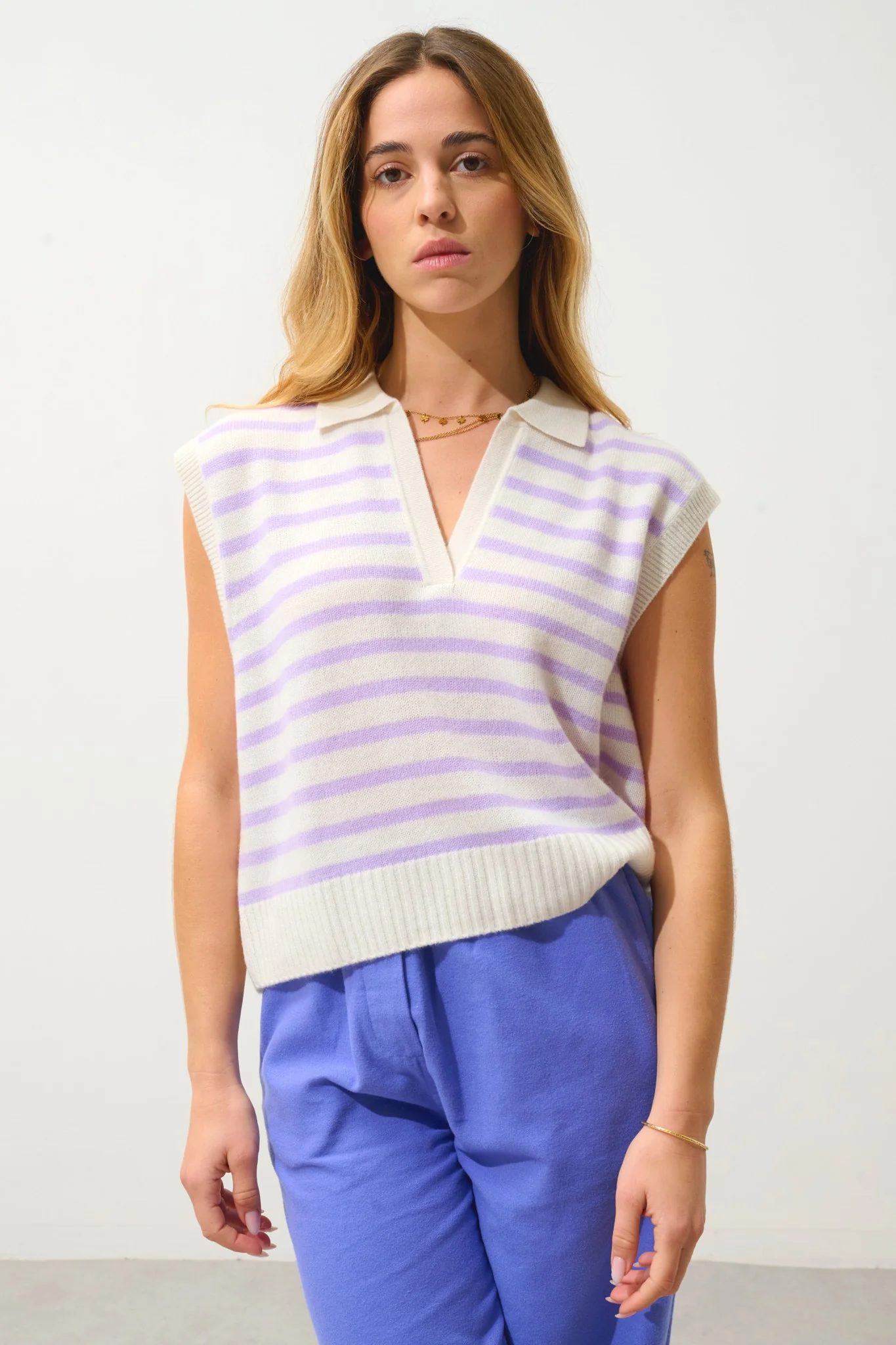 FELINA pull col polo ouvert sans manches 4 fils bi-color mauve/ivoire 100% cachemire