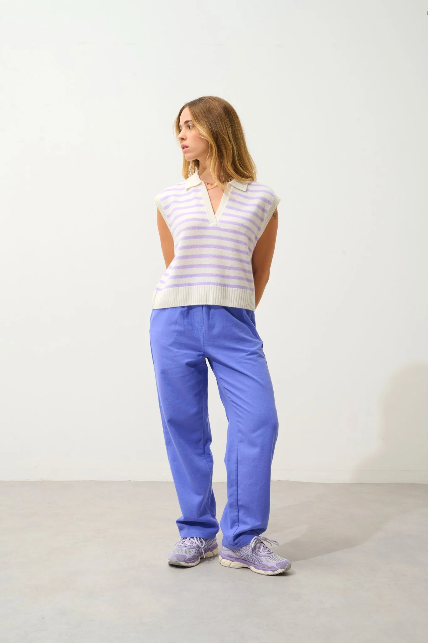 FELINA pull col polo ouvert sans manches 4 fils bi-color mauve/ivoire 100% cachemire – Image 2