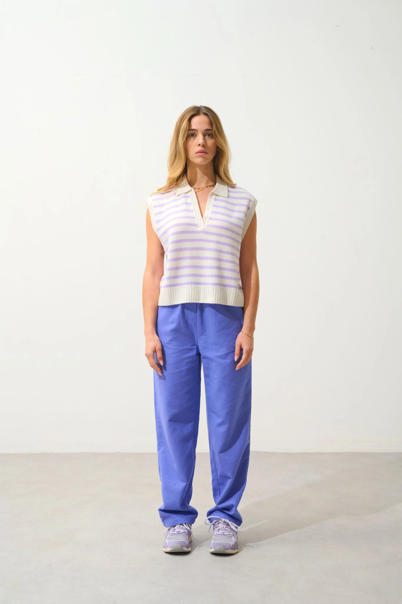 FELINA pull col polo ouvert sans manches 4 fils bi-color mauve/ivoire 100% cachemire – Image 6