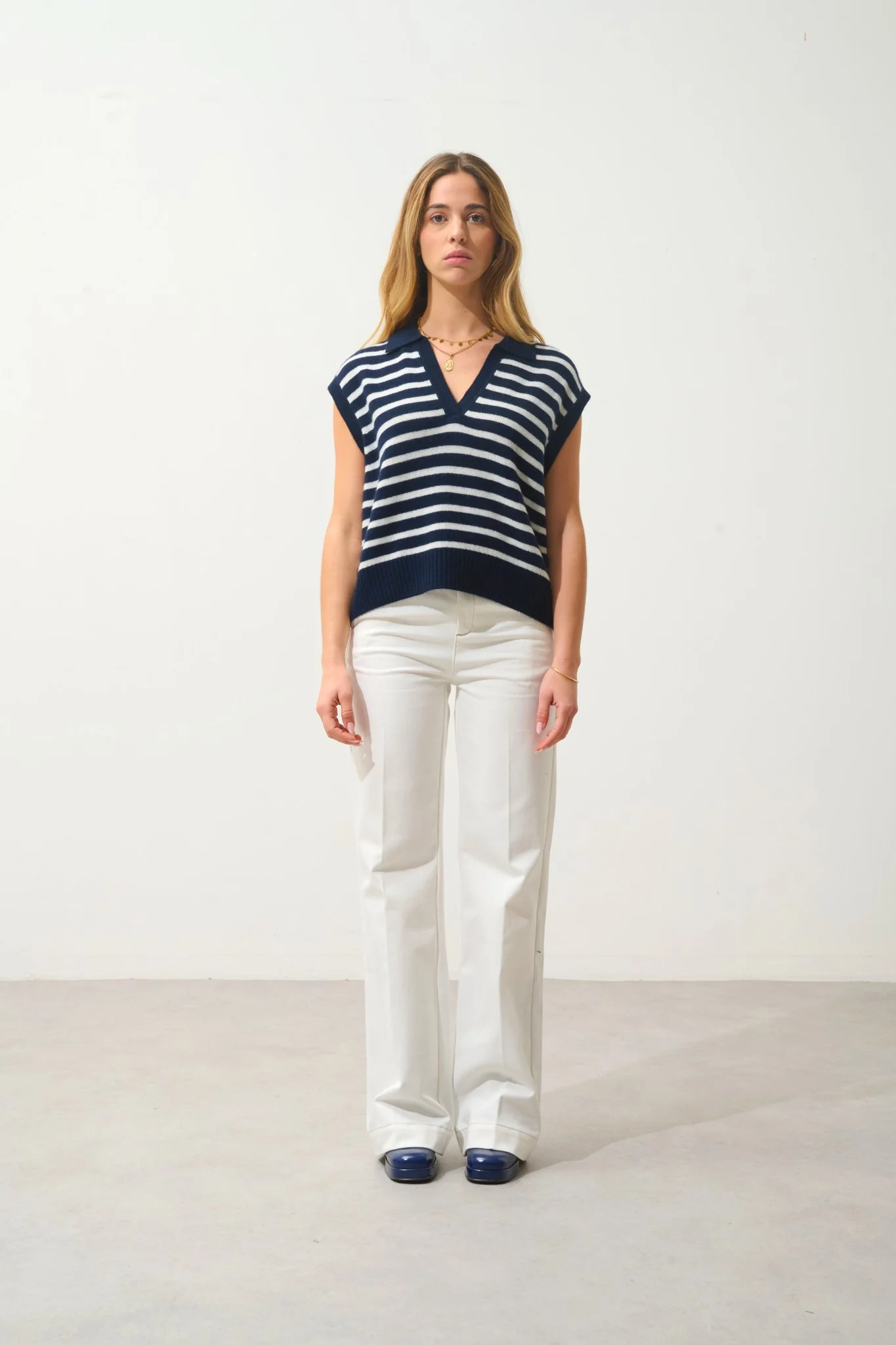 FELINA pull col polo ouvert sans manches 4 fils bi-color navy/ivoire 100% cachemire – Image 2