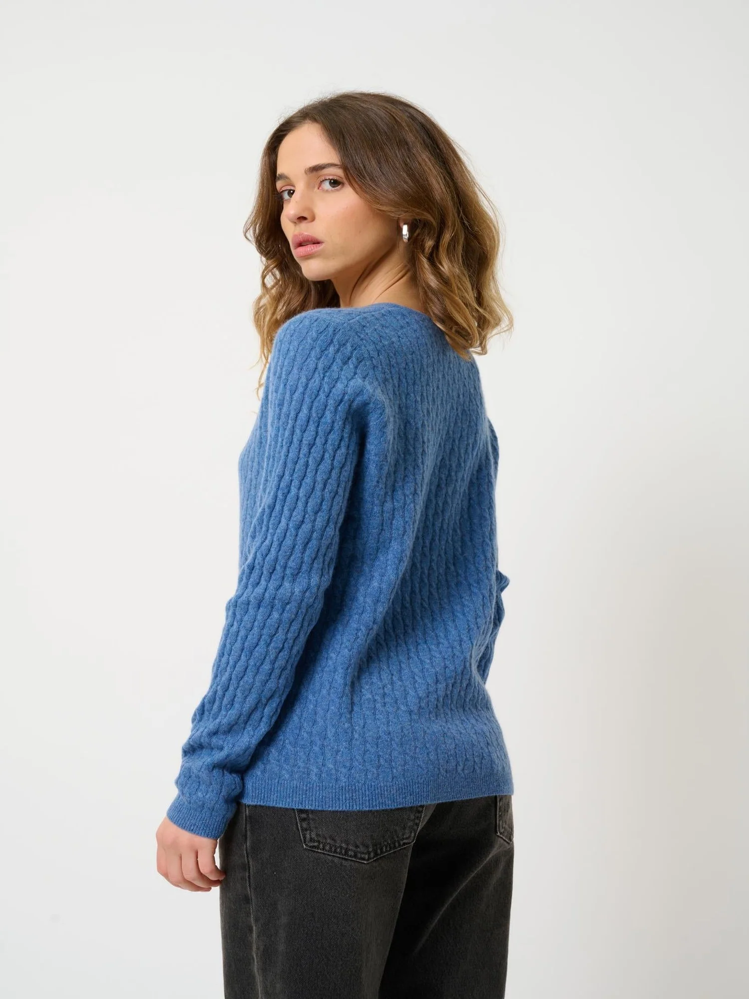 GRASMOOR pull col v bleu denim 100% cachemire – Image 4