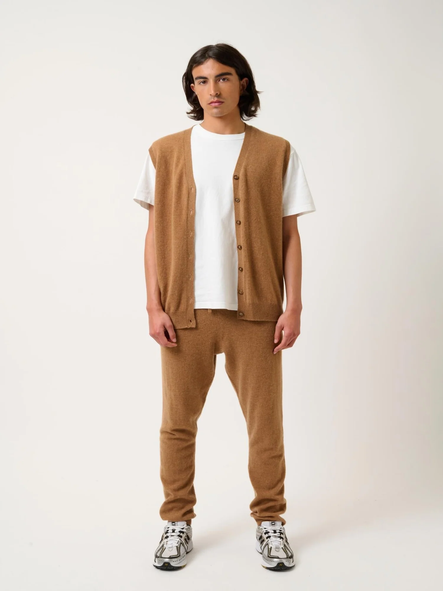 HUGO cardigan col v sans manches noisette 100% cachemire – Image 2