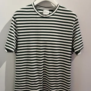 Tee-shirt marinière vert en coton bio