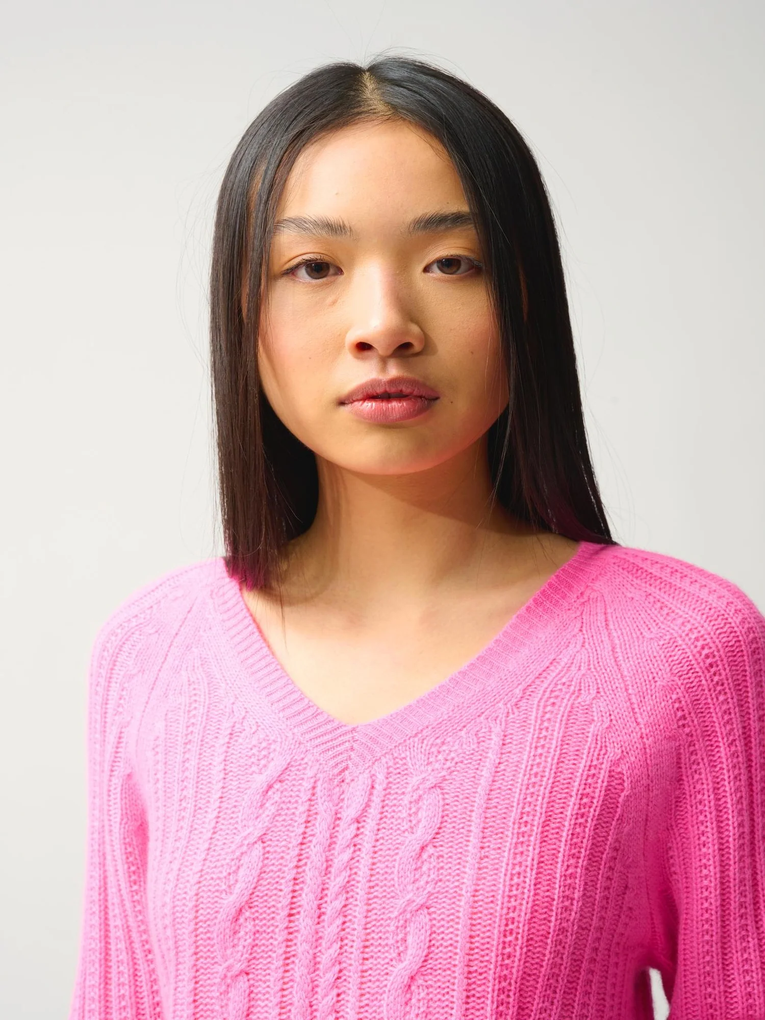 INDIRA pull col v 6 fils rose fluo 100% cachemire – Image 2