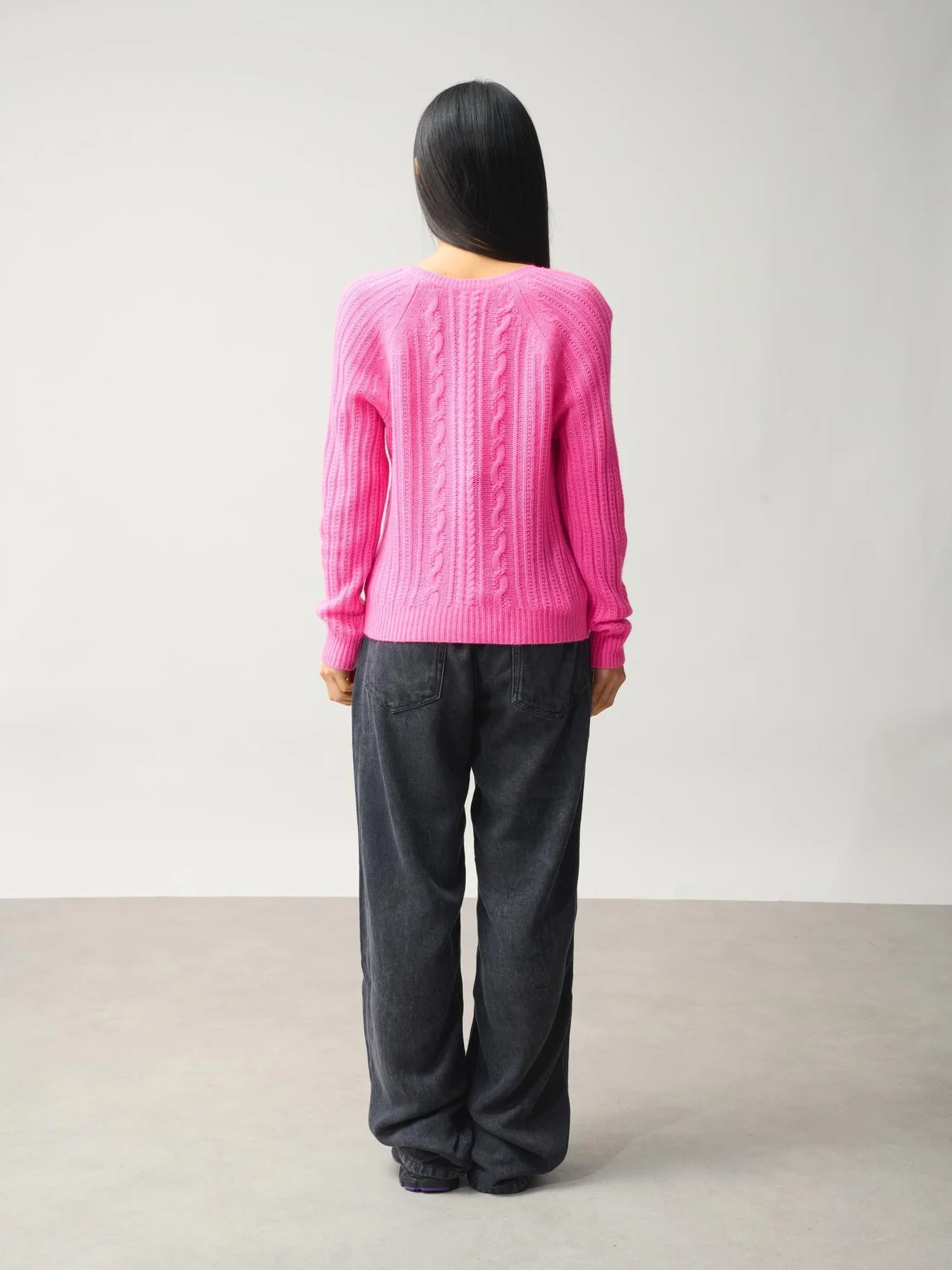 INDIRA pull col v 6 fils rose fluo 100% cachemire – Image 3