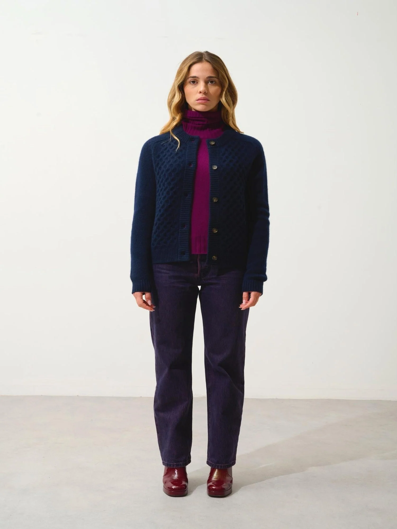 JINPA cardigan col rond 8 fils navy 100% cachemire – Image 5