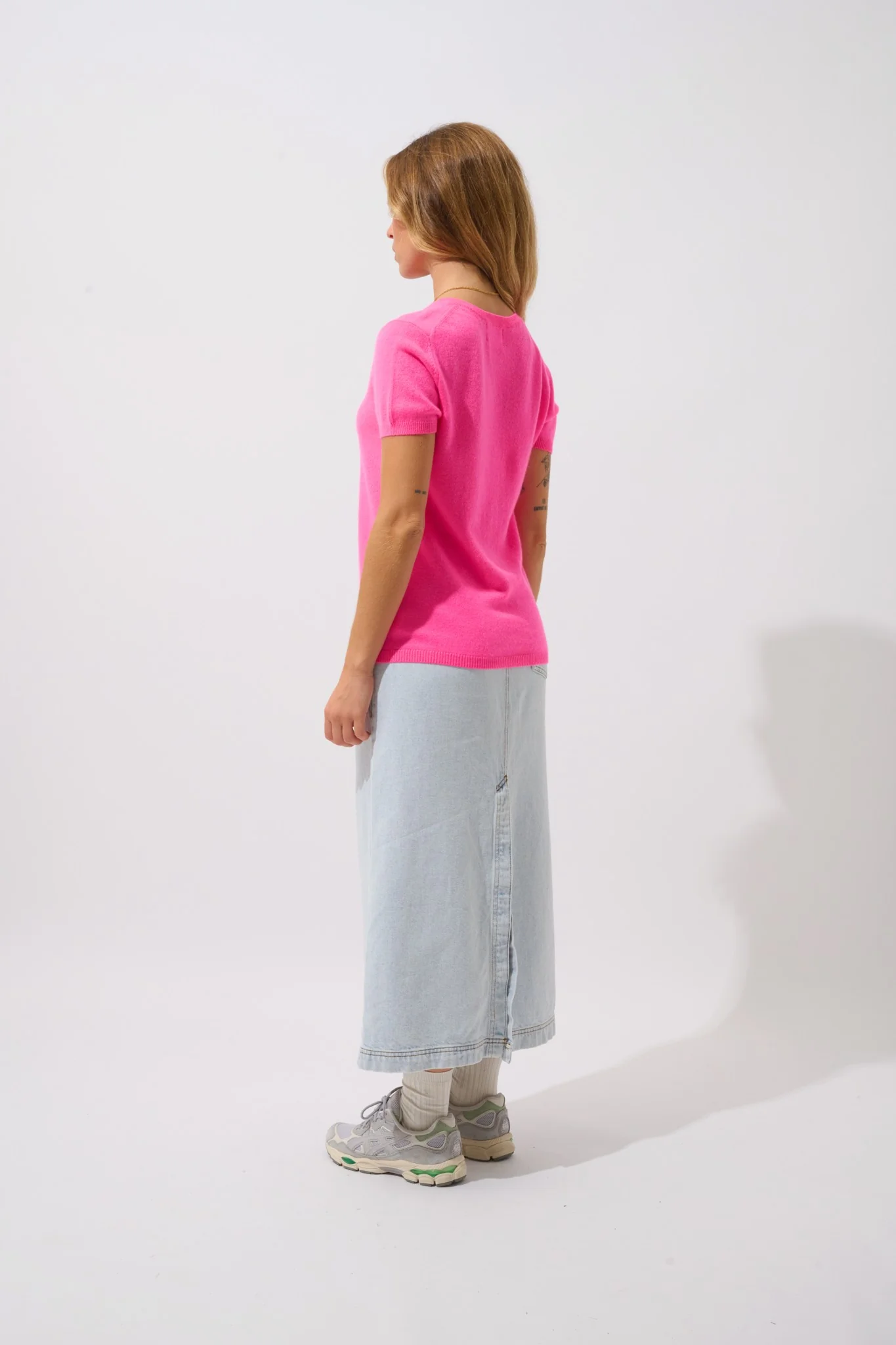 KALI t-shirt col v rose fluo 100% cachemire – Image 3