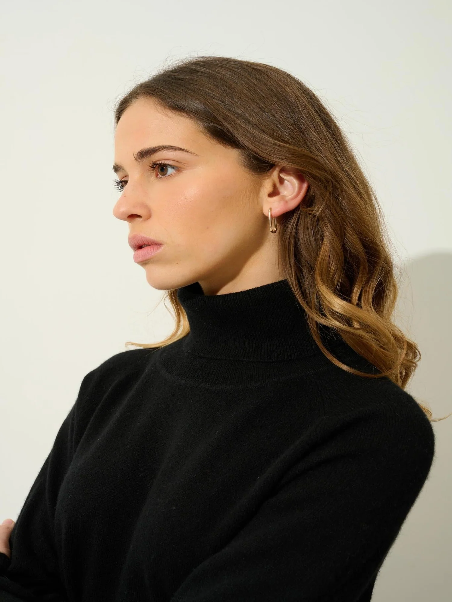 MADELINE pull col roulé noir 100% cachemire – Image 3