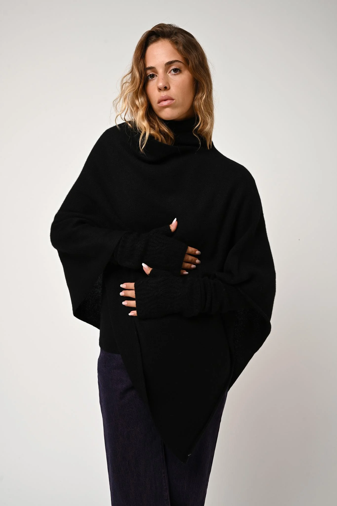 MERYL poncho 4 fils noir 100% cachemire – Image 2
