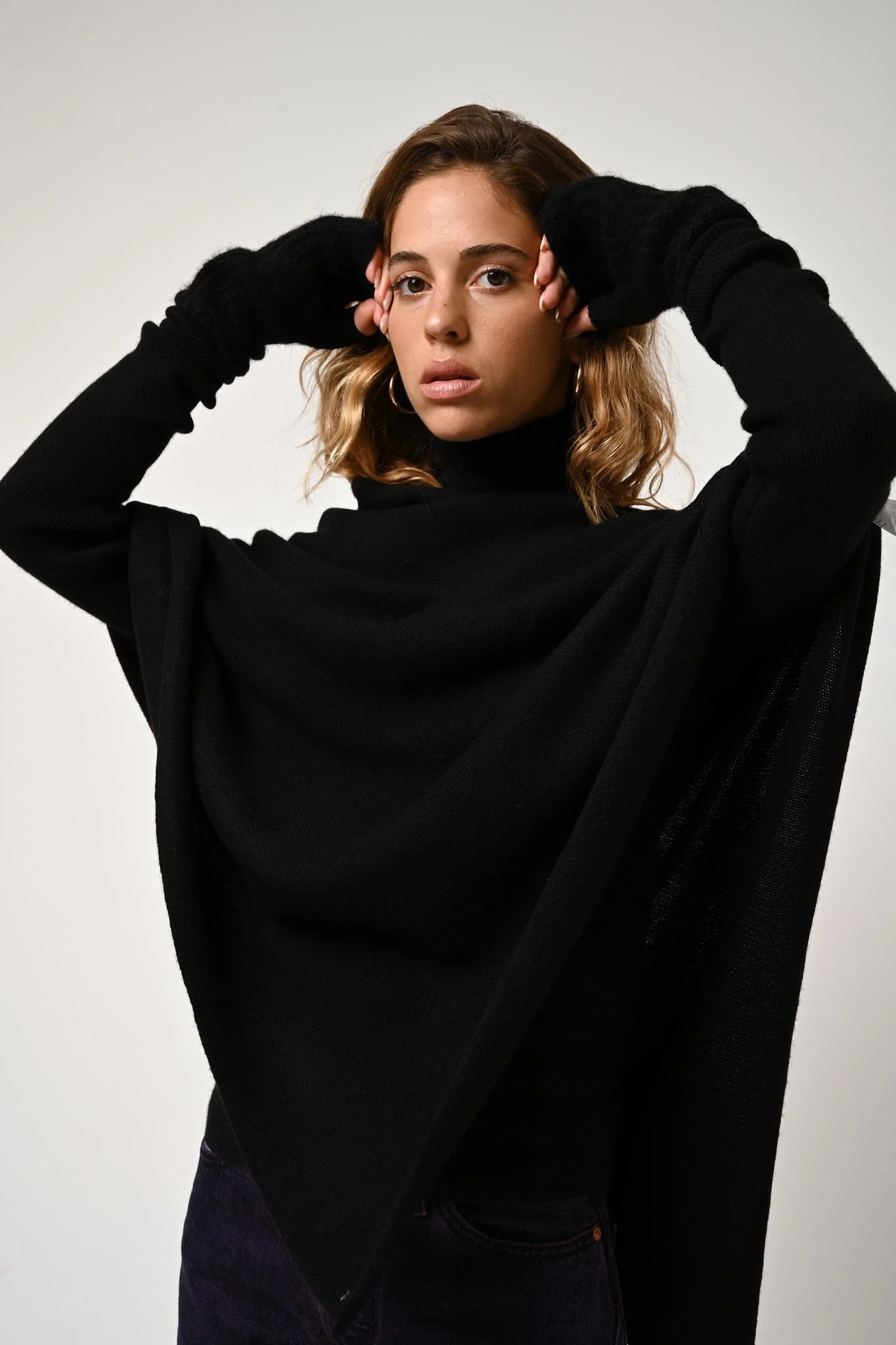 MERYL poncho 4 fils noir 100% cachemire – Image 3