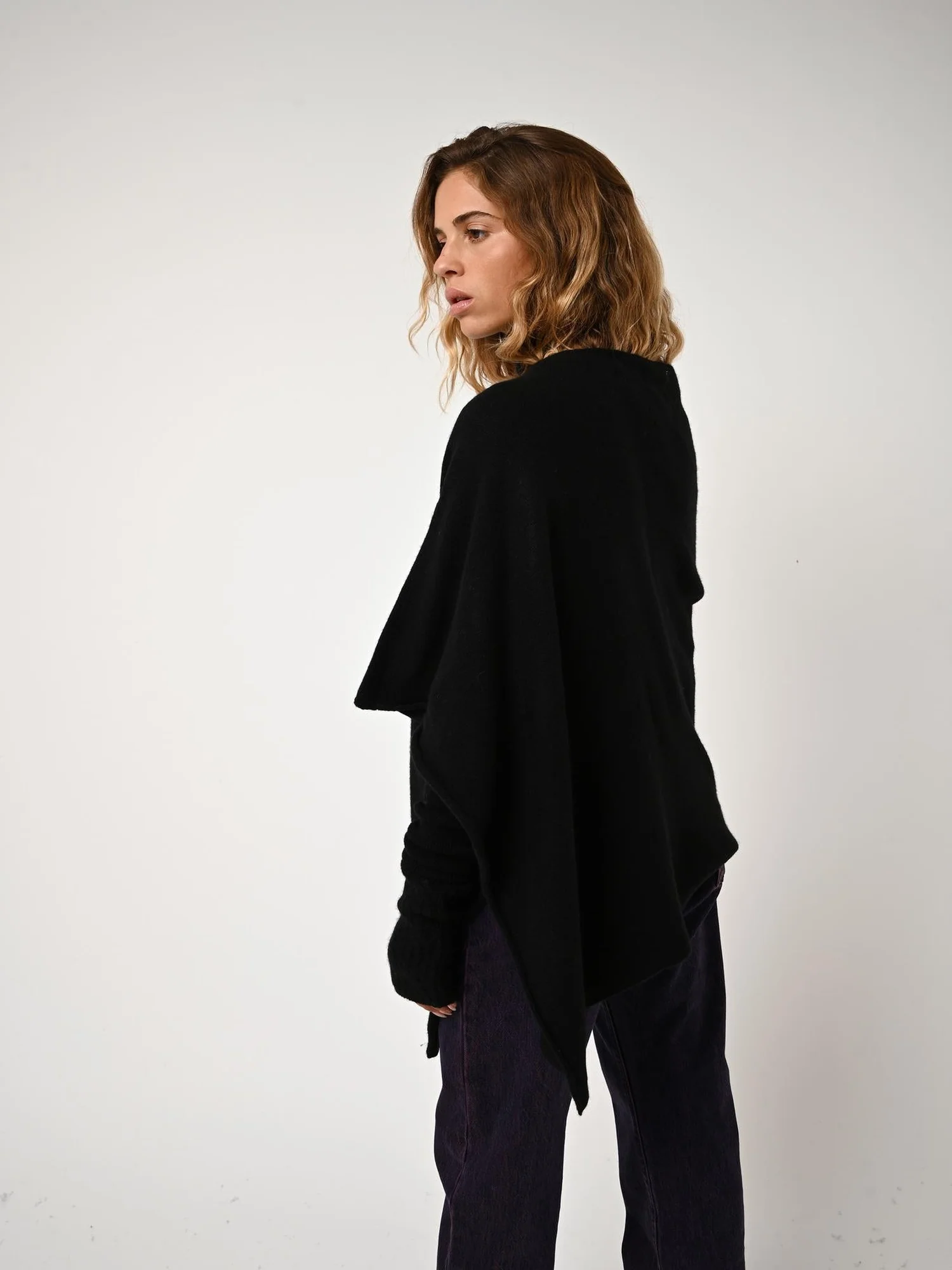 MERYL poncho 4 fils noir 100% cachemire – Image 4