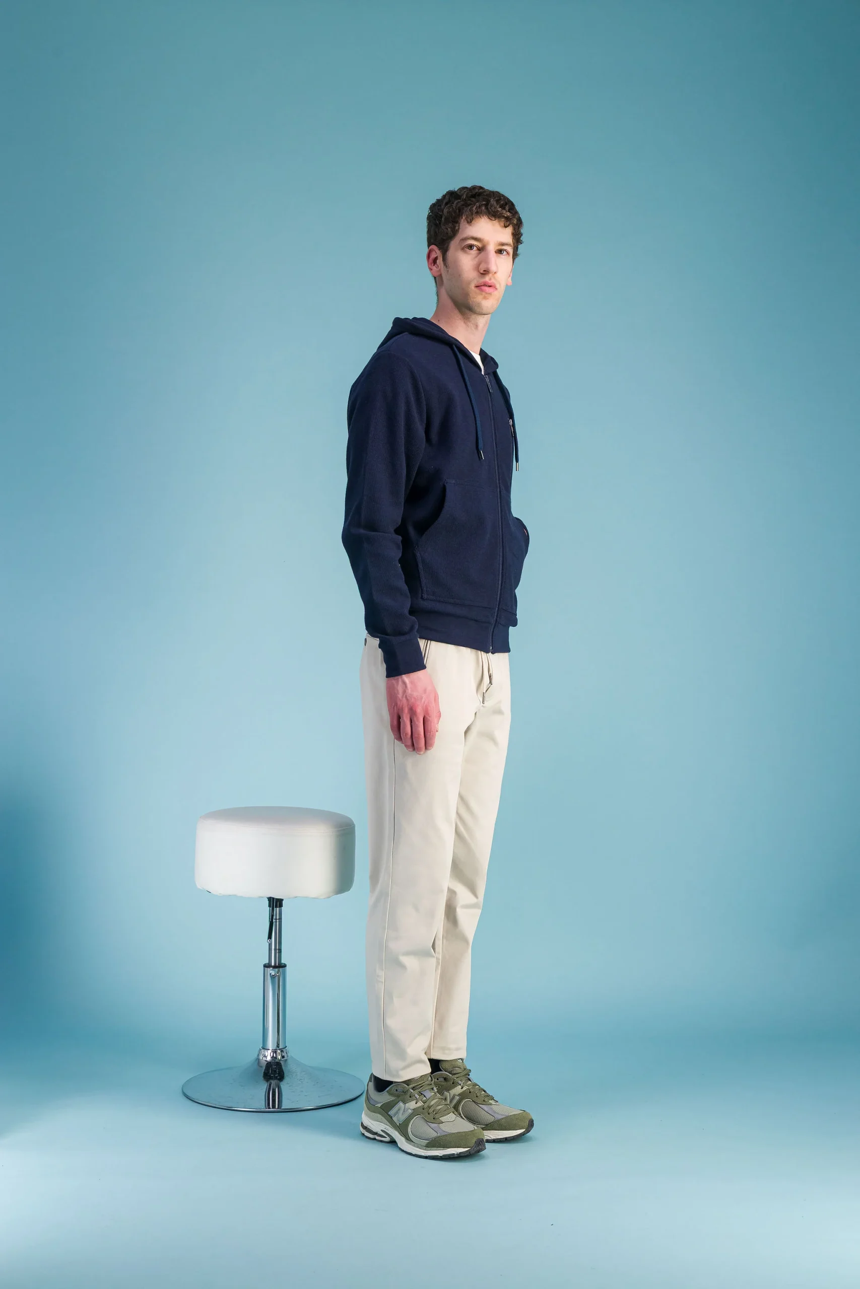 Sweat à capuche marine – Image 2