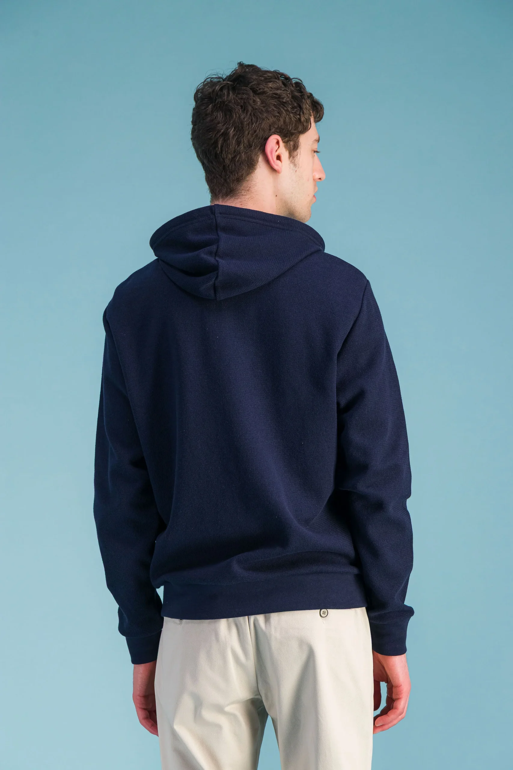 Sweat à capuche marine – Image 3